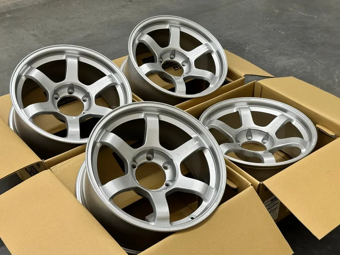 Volk Racing TE37 Large PCD Progressive Model II 18×9 +0 6×139.7 Diamond Silver (SET)