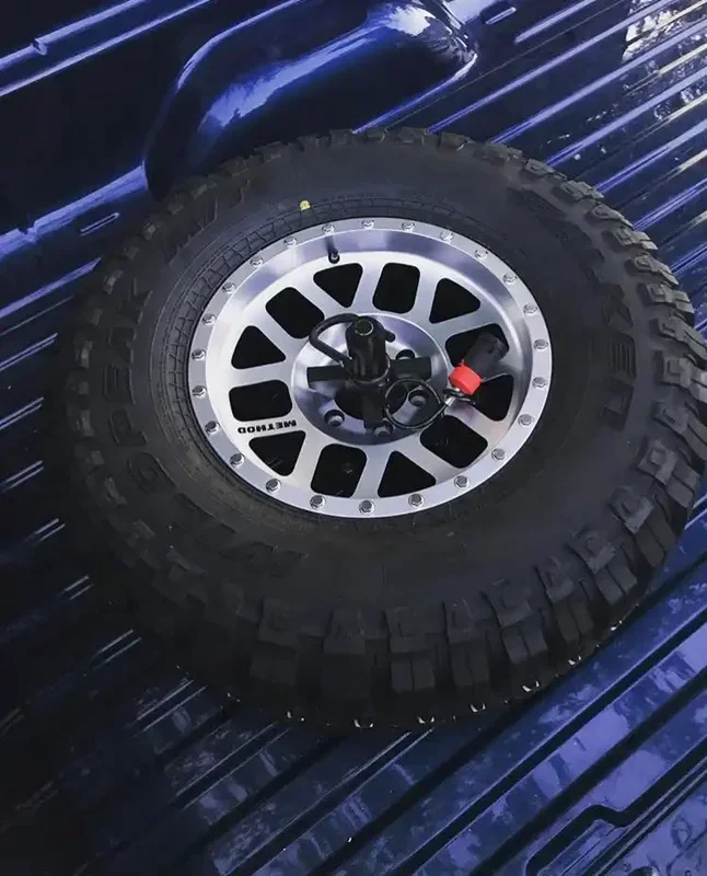 WILCO OFFROA UBM3030 BED MOUNTED TIRE CARRIERS